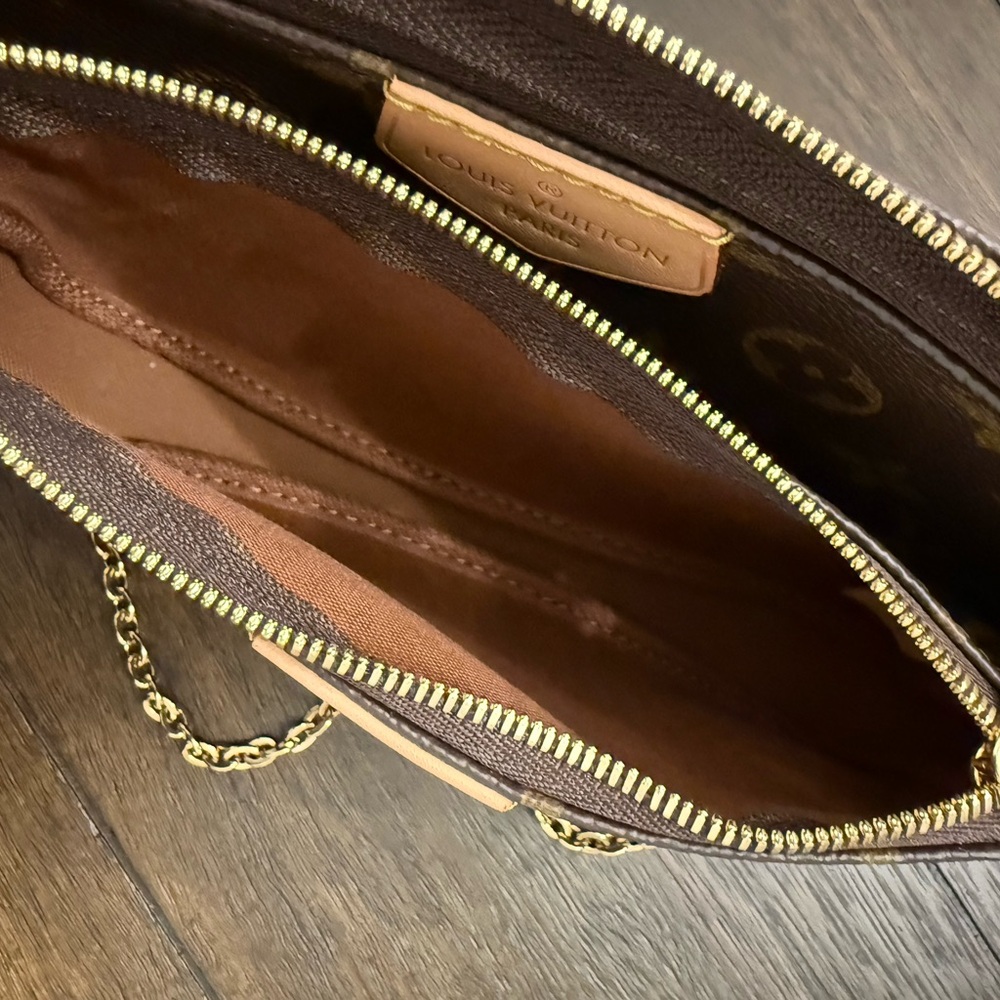 Authentic Louis Vuitton Multi-Pochette with Green Strap Like New - Picture 2 of 8